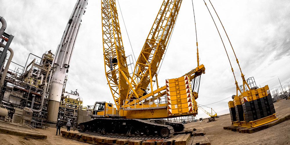 Heavy-Lift Crawler Crane Demethanizer Lift