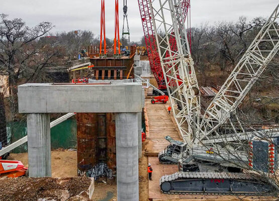 TNT Crawler Crane Union Pacific Heavy-Lift